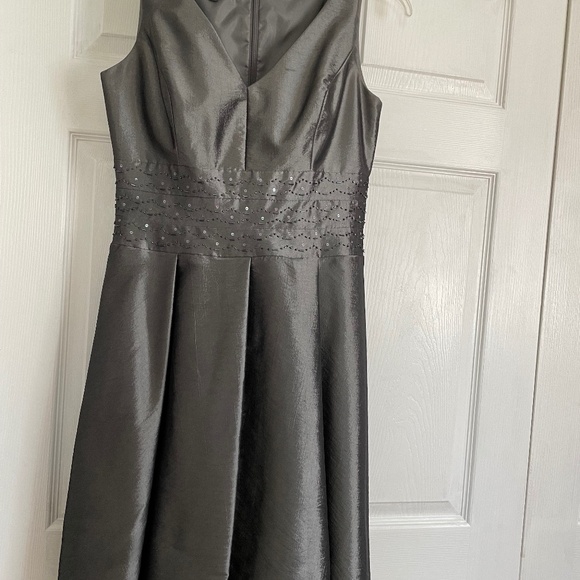 Flattering Dress! Dress it up or down! - Picture 1 of 7